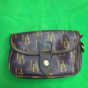 dooney bourke coin pouch